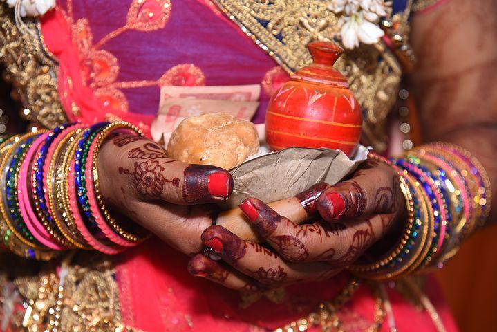 FIVE REASONS WHY MEN SHOULD TAKE DOWRY